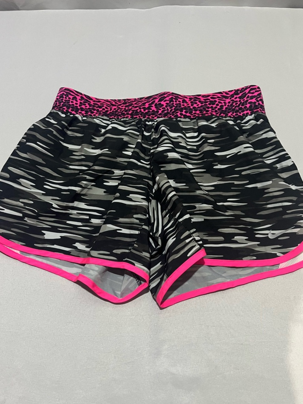 Nike DriFit Big Kids Girl XL Black Camo Running Shorts Hot Pink Trim Liner